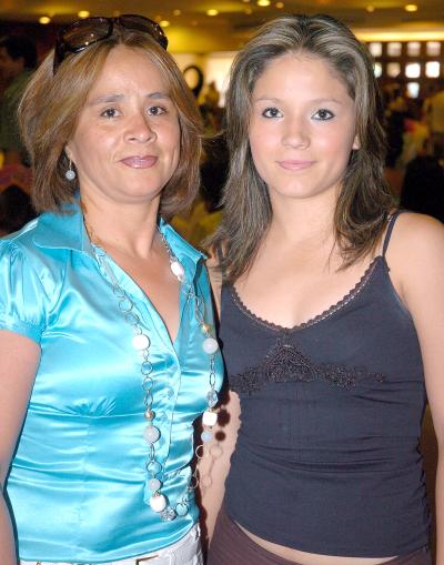 16062006 
Gabriela Batres y Rocío Gutiérrez de Pérez.