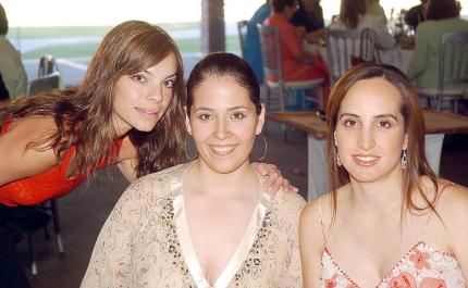 17062006 
Mari Sofi Cobo, Bárbara Colliere y Angélica Ortiz.