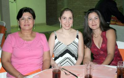 17062006
Rosa Martha de Grajales, Olga de Pérez y Karina de Zreik.