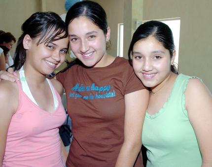 19062006 
Valeria Jiménez, Silvia y Ana Sofía Núñez.