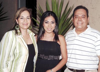 22062006 
Jesús Alvarado, Margarita Alvarado y Mary Carmen de Alvarado.