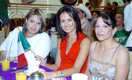 24062006 
Mónica Rodríguez, Blanca Vázquez y Mary Parra.