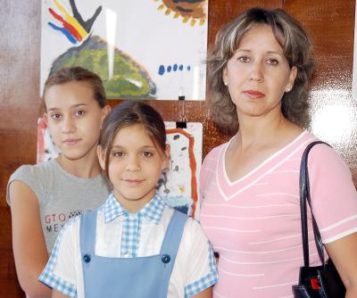 25062006 
María de Lourdes Macías, Daniela y Carla Padilla.