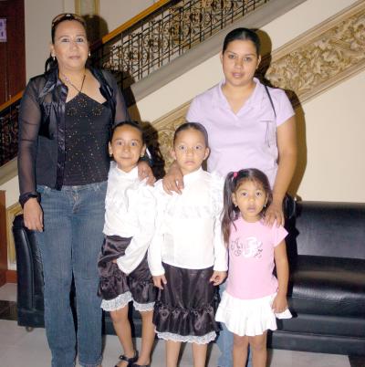 25062006 
Maribel Vitela, Diana Calderón, Karla Orozco y María Fernanda Hernández.