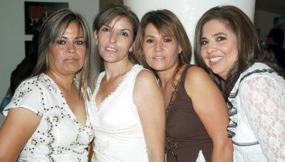 25062006 
Paty Medrano, Mariana Flores, Ana Medrano y Victoria Armendáriz.