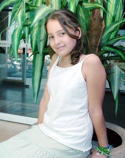 27062006 
María Elisa Garcìa celebró su cumpleaños.