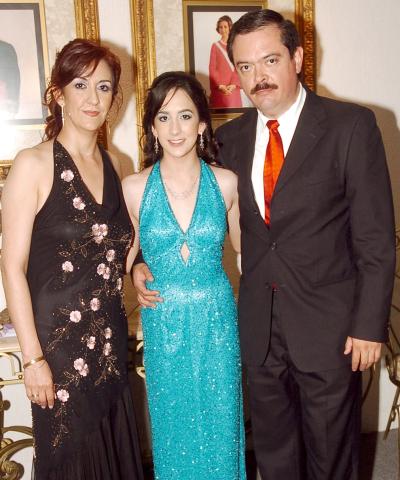 27062006 
Linsa fiesta le ofrecieron a Carolina Mijares López sus papás Carlos Alfonso Mijares y Claudia López de Mijares.