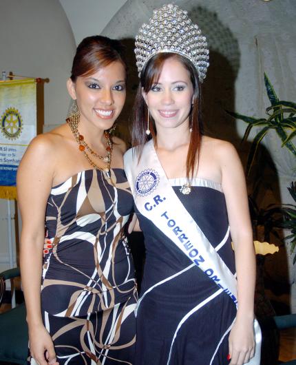 29062006 
Mey Yein Chiu, reina saliente del Club Rotario Torreón Oriente y Mayte I.