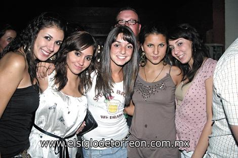 Dayana Kort, Valeria González, Cova Murra, Belinda Rodríguez y Mariana Armendáriz.