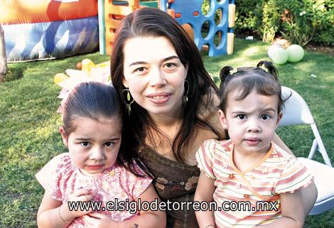 Marina, Mariana y Valeria Obeso.