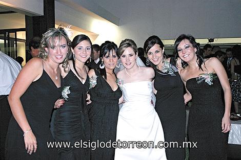 Pamela Grageda Fajer, Beatriz Fernández Lorda, Sofía Sarmiento Rodríguez, la novia, Nora Lucía González Ochoa y Marcela Enríquez Ramos.