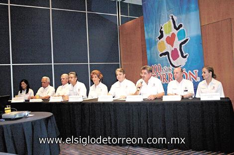 PRESENTAN AVANCES EN FESTEJOS DEL CENTENARIO
Ricardo Anaya Pinoncelly, Roberto Villarreal, Federico López Hernández, Josefina Reynoard de Iriarte, Leopoldo Javier López Rodríguez, Fernando González Ruíz, Salvador Jalife García y Lucrecia Martínez Torres.