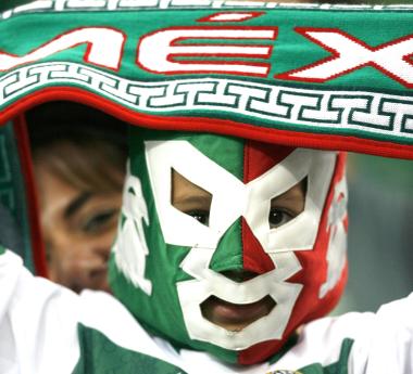 Ya en el interior del estadio el dominio en la grada fue claramente mexicano, con cerca de 40 mil aficionados aztecas, llegados desde su país y, principalmente, desde distintas ciudades alemanas y otros rincones de toda Europa.