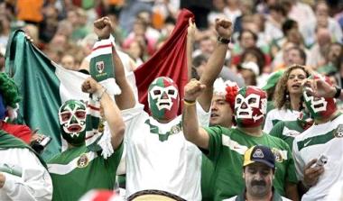 Nunca se cansaron de apoyar a su selección, aún en sus peores momentos, y su grito de '¡Viva México!' hizo de nuevo retumbar un estadio alemán en la Copa del Mundo. 
