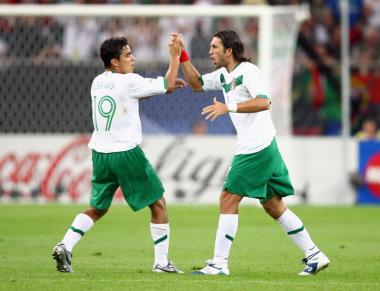 El capitán mexicano Rafael Márquez fue responsable del segundo gol portugués, al tocar con la mano un centro al área. Simao definió con potencia a la derecha de Sánchez.