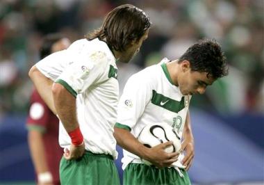 México entró retrocediendo a los octavos de final de la Copa del Mundo, al caer el miércoles 2-1 ante Portugal en el cierre de la primera ronda del Grupo D. 

Los mexicanos terminaron segundos en la llave con cuatro unidades, seguidos por Angola con dos e Irán con una. Los africanos llegaron a la jornada con oportunidades de clasificarse, pero necesitaban una derrota mexicana y vencer a Irán por varios goles.