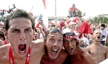 'Estamos orgullosos, la próxima vez llegaremos más lejos', añadió una joven, que también invitaba a los ciudadanos a preparar 'un gran recibimiento' a la selección, entre el martes o miércoles.