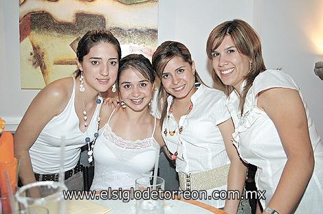 Lorena Yarza, Fernanda Estrada, Anilú Urrutia y Oti Rojero de Montaña.