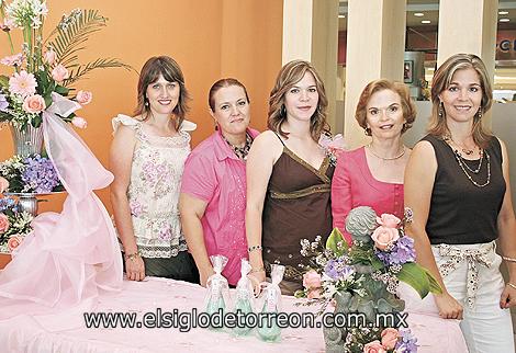 Ana Sofía G. de Ortuño junto a las organizadoras Susana S. de González, Susana G. de González, Susana M. de Ortuño y Laura Ortuño de Moreno