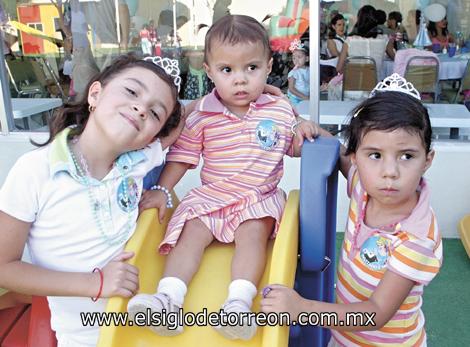 Marifer, Brenda y Dany Martínez Lozano.