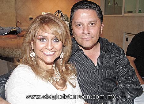 Lucia y Rogelio Ramos.