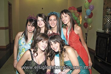 Sofía González, Nadia Dabdou, Cristy Villarreal, Melissa Garza, Ana Cecy Giacomán y Marlene Valencia.