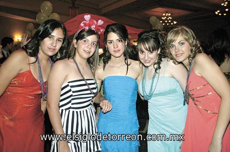 María Morales, Luisa Hernández, Rosy Bello, Coqui Bredeé y Lety Núñez.