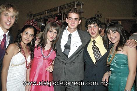 Beto Hermosillo, Gaby Espinoza, Mariana Navarrete, Omar Zarzar, Raúl Urteaga y Ana Cecy Giacomán.