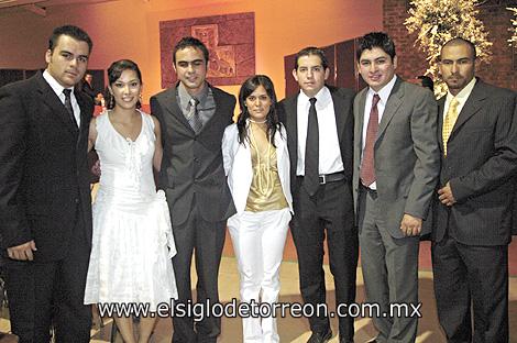 EMOTIVA CEREMONIA
Chuy Ortiz, Vero Batres, Luis F. Guzmán, Sofía Sarmiento, Rodrigo Herrera y Emanuel Rodríguez.