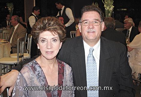 Cristina y Alejandro Garza.