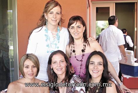 Mayra Corral de González, Celina López, Sylvia López Faudoa, Gisela Fernández y Marcela Vega.