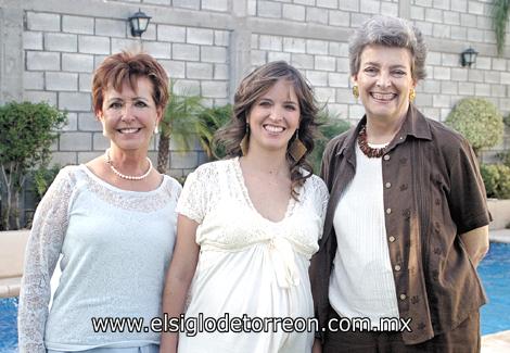 Dulce Correa de Valencia, Valeria Valencia de González y Pilar Montaña de González.