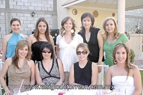 Meche López de Villarreal, Lorena Villar, Valeria Valencia de González, Maru González de Corona, Alejandra Estrada, Alejandra Sánchez de Necochea, Alejandra Elías de Jayme, Eva Aranda y Olga Sánchez de Pérez.