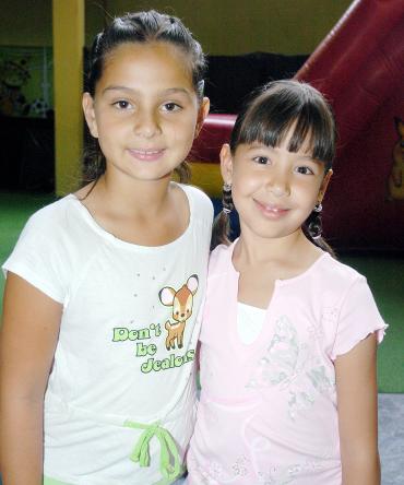 01072006 
Daniela González y Paulina Salazur.