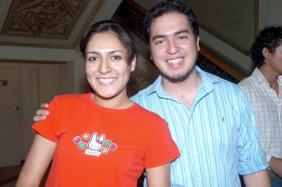 03072006 
Estrella Alvarado y Sergio Garza.