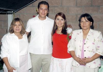 02072006 
Alejandro Valdez Martínez y Berenice Fernández Arguijo acompañados por Beatriz Arguijo de F. y Constanza Arguijo de S.