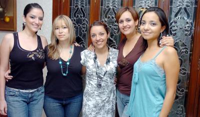 02072006 
Marcela Ibañez Méndez, acompañada por sus amigas Lorena Magallanes, Perla Cáceres, Karla Cáceres y Marcela Casavantes, quienes le ofrecieron una despedida de soltera