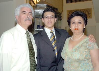 02072006
Luis Flores, Luciano Juárez y Rosa Guzmán.}