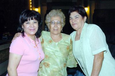 02072006
Pola Mata, Yolanda Ascencio y Olha Hernández.