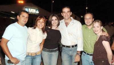 04072006 
Jorge Córdova, Hilda de Córdova, Paola de Gallegos, Gustavo Gallegos, Fernando Pérez y Cristina de Pérez.