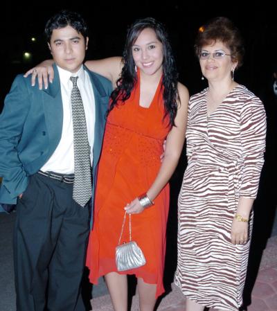 05072006 
Cristian Zúñiga, Yusi Ramos y Carmen Ramos.