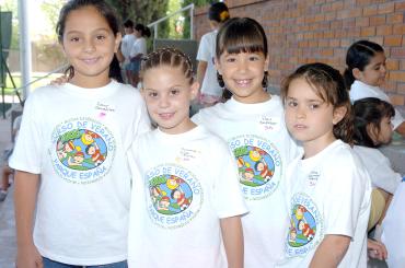 05072006 
Mariana Díaz, Daniela González, Paulina Salazar y Ana Carmen Motola.