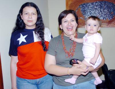 09072006 
Renata, Elsa Reyes e Ivonne Gómez.