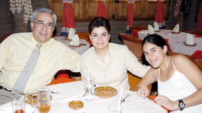 12072006 
José, Rosina y Ana Lucía Rodríguez.