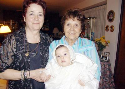 12072006 
Señoras Raquel de Echávarri y Francisca de Rivera, con el pequeño Francisco Jesús.