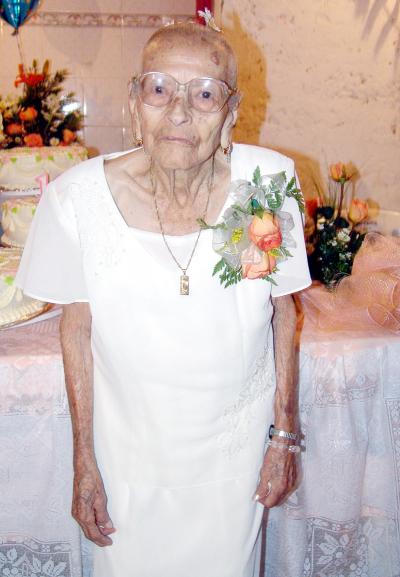 13072006 
Aurora de Ibarra celebró su cumpleaños número 100.