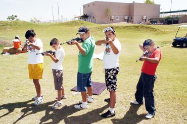 14072006 
Wil Treviño, Adolfo Ruiz, Ricardo Quiñones, Julio Pérez y Daniel Díaz practicando tiro