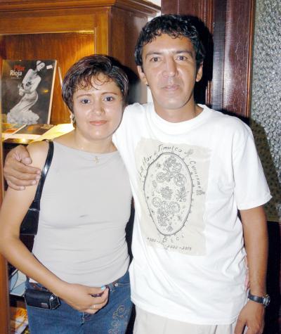 16072006 
Claudia García y Rodrigo Camacho