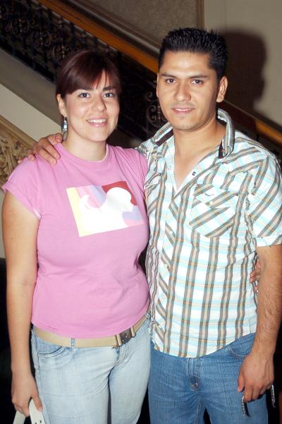 16072006 
Ruth Gutiérrez y Rolando Oyarzábal.