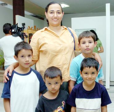 16072006 
Maribel Zarzar, Jesús y Alejandro Alonso, Asthar y Samuel Elizalde